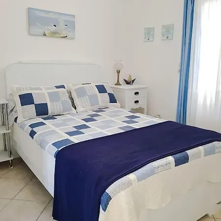 Blue4u Imerovigli (Santorini)